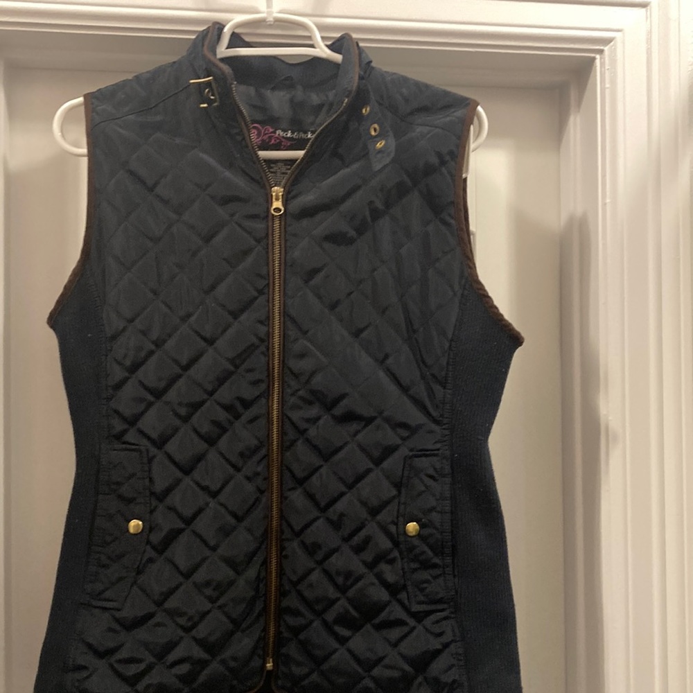 Peck and peck navy puffer vest with brown and gold details